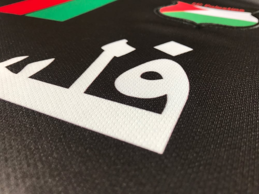 Maillot de football Palestine noir à rayures centrales (rouge/vert)